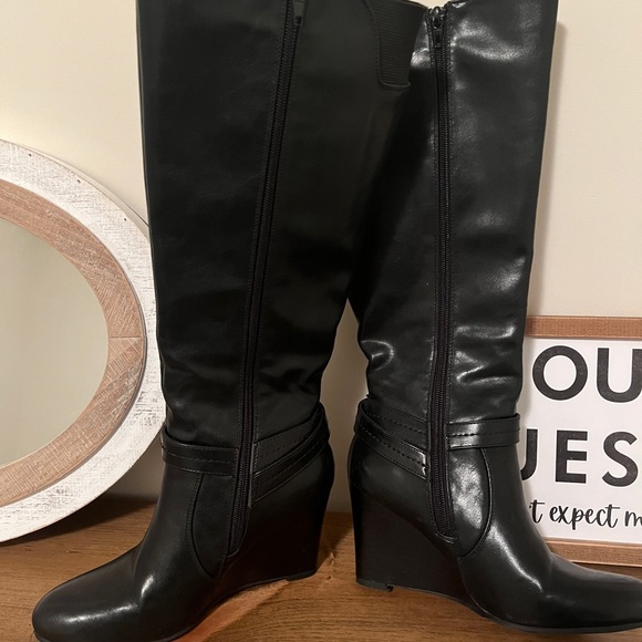 Aldo wedge boot. Size 7 - Picture 5 of 5